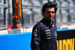 Kritischer Sainz sagt, dass Red Bull F1 für seine Fahrer "noch schwieriger" macht