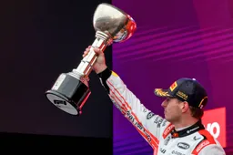 Verstappen regala su casco a Honda para marcar su última carrera juntos en casa