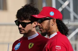 Ferrari-teambaas Vasseur geeft toe dat Leclerc en Hamilton elkaar uitdagen