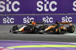 Max Verstappen en Oscar Piastri in gevecht in Jeddah