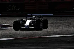 Kwalificatie GP Bahrein stilgelegd na heftige crash Ocon