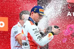 Alonso prijst Verstappen opnieuw de hemel in: ‘Ik hoop dat Max kampioen wordt’