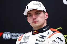 Verstappen insatisfeito permanece crítico: "Estou dependente dos erros dos outros
