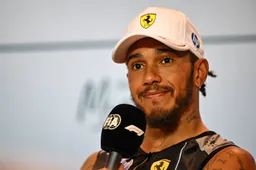 Van circuit naar rode loper: Lewis Hamilton schittert in designeroutfit in New York
