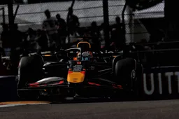 Piastri fliegt und schlägt Verstappen, während Norris erneut enttäuscht!