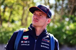Verstappen ready to dive down the inside of Piastri? The Dutchman answers!