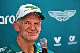 Wie aktiv ist Newey in der Aston Martin Garage? ,,hat sein Notizbuch..."