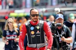 Wéér gedoe tussen Hamilton en engineer: Lewis tot twee keer toe genegeerd