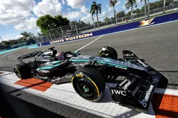 Antonelli brilha após conquistar a pole, mas se mantém cauteloso com Verstappen e McLaren