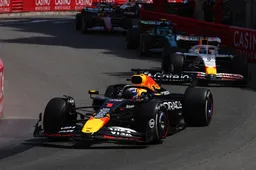 Verstappen daagt Piastri uit, Norris verremt zich en VSC kort na start GP Monaco