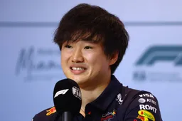 Tsunoda zorgt voor hilariteit met boodschap aan 'big daddy' Verstappen