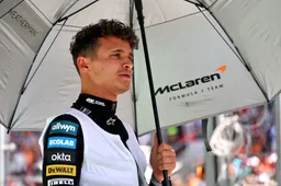Norris maakt grap over Verstappen bij het zien van incident met Russell
