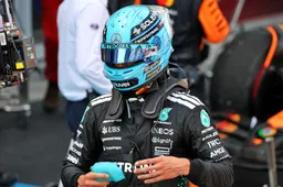 Mercedes revela valor de dano causado por Verstappen