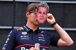 Is Verstappen now flirting with 'very beautiful' Russell?