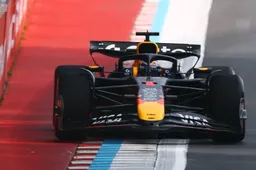 Worstelende Verstappen ziet toe hoe Russell en McLaren zich herpakken in Canada