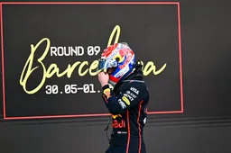 verstappen met helm op na gp van spanje