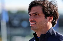 Sainz respinge le voci su Red Bull e ribadisce con fiducia il suo impegno in Williams