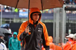 Bizar tafereel: Zóveel vertraagde Piastri voor Verstappen achter de safety car