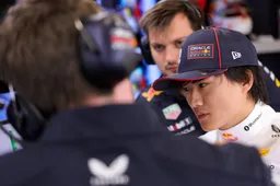 Wéér moet Verstappen racen zonder rugdekking: Tsunoda start weer in de achterhoede