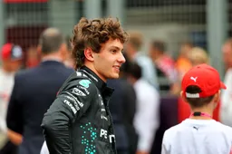 Rookie Antonelli joins global music stars on stage to test new skills