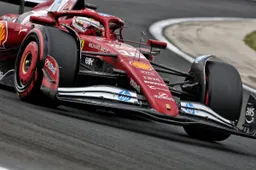 F1 LIVE | Leclerc under pressure, what a risk between Hamilton and Verstappen!
