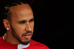 Britse verslaggever velt keihard oordeel over ‘triest’ Lewis Hamilton-scenario