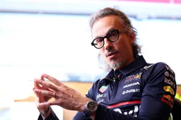 Voormalig teambaas Minardi toont compassie voor 'zware taak' Mekies bij Red Bull