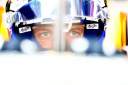 Verstappen klaagt over problemen met RB21 via boordradio