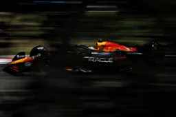 Yuki Tsunoda rijdt de RB21 in Hongarije