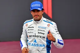 Sainz door het dolle heen: 'Kan niet omschrijven hoe blij ik ben'