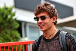 Baku-Comeback sah, wie Antonelli die Mercedes-Tür fest vor Sainz verschloss