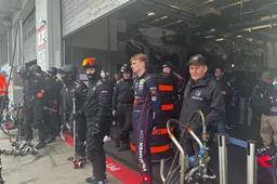 Verstappens teamgenoot kan zijn geluk niet op na debuutzege
