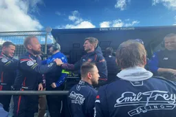 Verstappen viert overwinning op de Nordschleife met zijn team