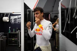 Who is the oldest and youngest Formula 1 driver on the 2026 grid?