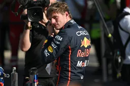 Verstappen in zijn hum na pole en reageert gevat op compliment Rosberg