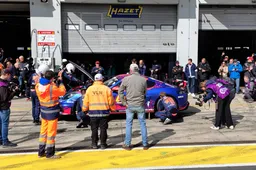 Verstappen rijdt tóch door op de Nürburgring, ondanks pitstop