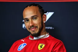 Lewis Hamilton ontvangt bijzonder emotioneel cadeau van zijn fans