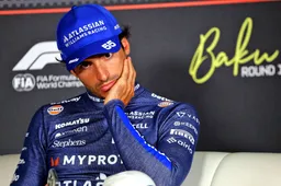 Sainz heeft het niet naar zijn zin naast zijn vader: 'Was niet leuk!'