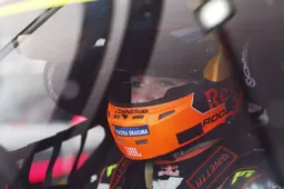Red Bull-junior Coronel wint dominant eerste autorace-titel