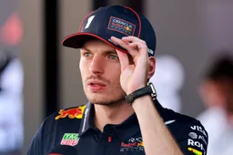 Verstappen onderzocht door stewards na botsing met Hamilton