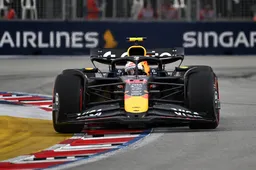 F1 LIVE | FP2 is underway under the Singapore lights!