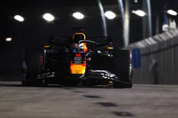 Verstappen verslaat McLarens maar loopt pole net mis in Singapore