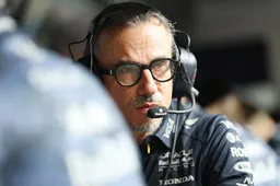 Mekies onthult waarom Verstappens RB21 nog steeds updates krijgt
