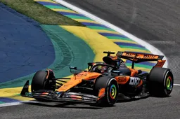 Piastri crasht opnieuw! Sprintrace in Brazilië stilgelegd