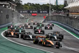 Norris still leading the race at the restart as Alonso fights Verstappen!