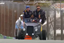 Auto Russell gaat kapot in Brazilië, krijgt lift van Tsunoda en Verstappen