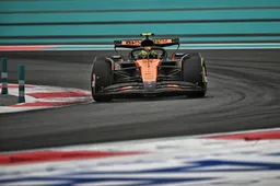 Norris sends clear warning to Verstappen in FP2 as Piastri on the backfoot
