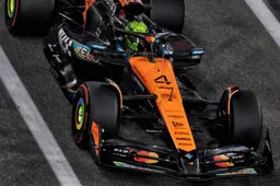 norris-verstappen-mclaren-abu-dhabi-jpg