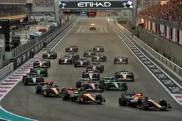 Verstappen aggressivly cuts across Norris, Piastri sweeps past teammate