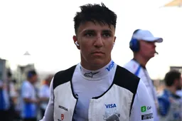 Hadjar al in actie voor Red Bull Racing, Verstappen afwezig